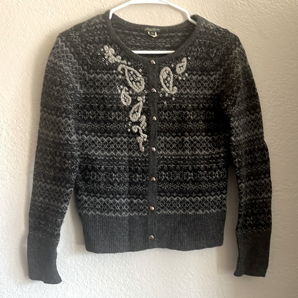 Grey decorative lambs wool sweater